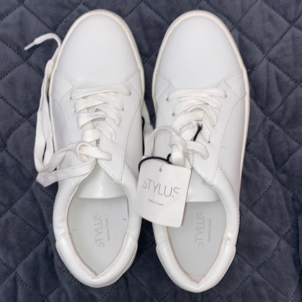 White Sheakers